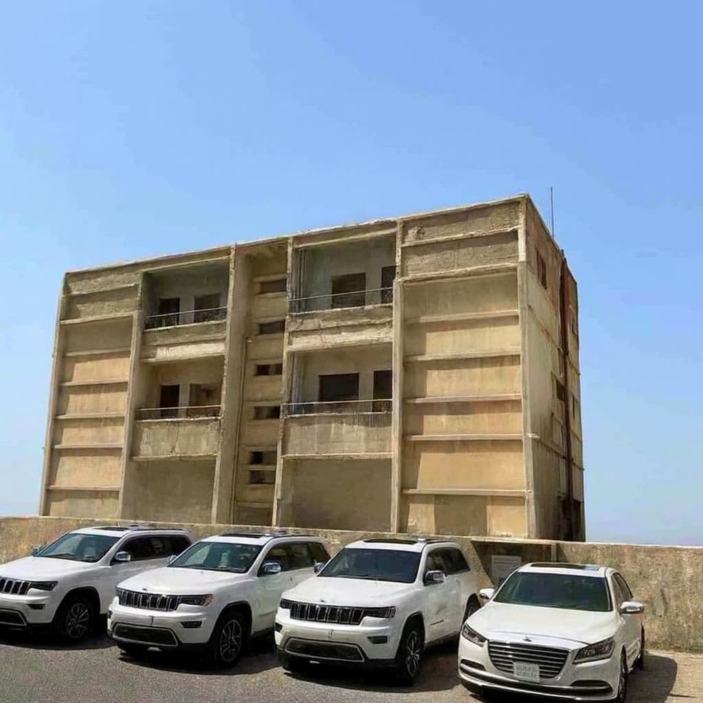 للبيع عمارة هدام بمنطقة السالمية