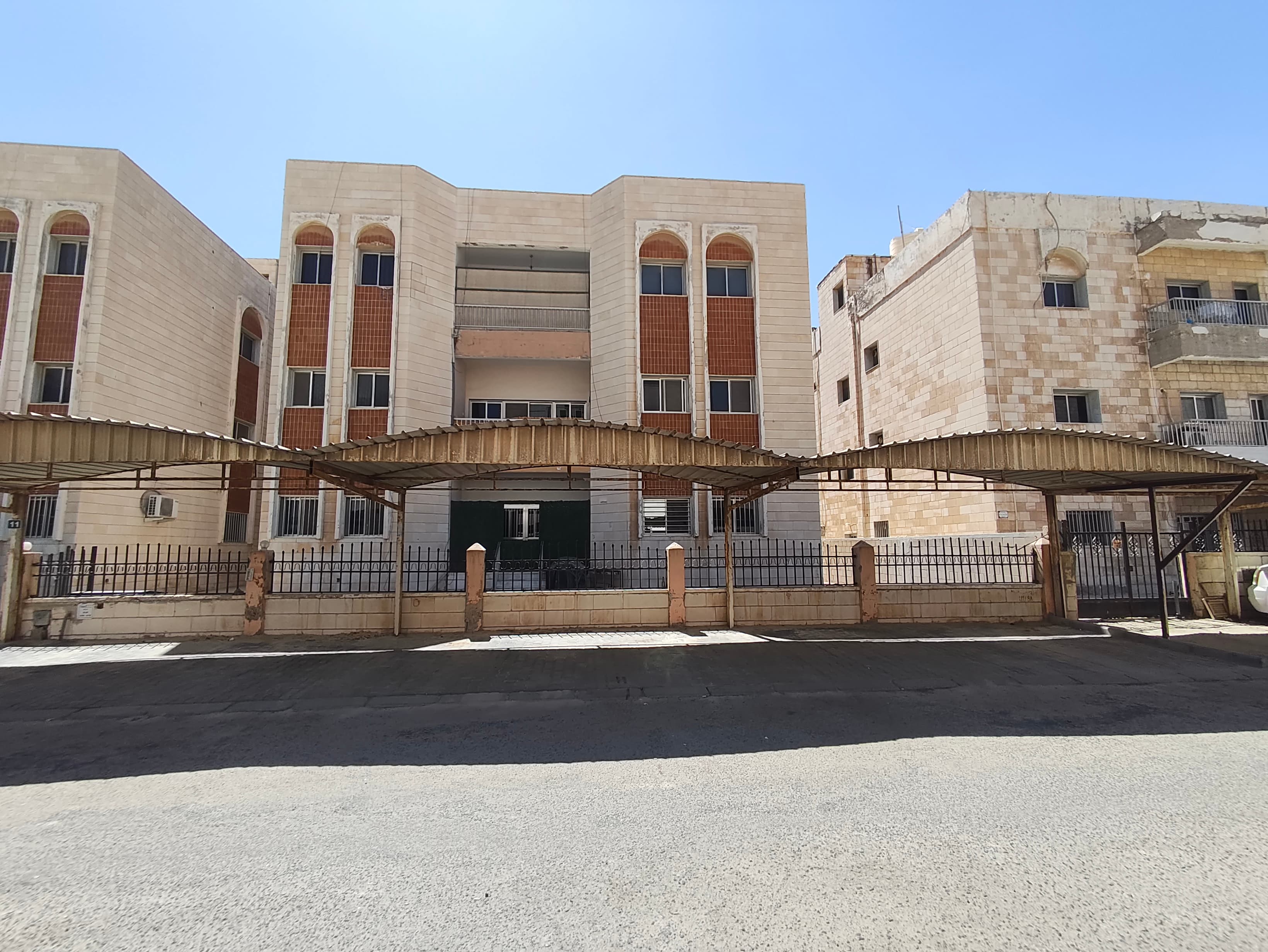 للبيع بيت فى منطقة سلوى قطعة 9