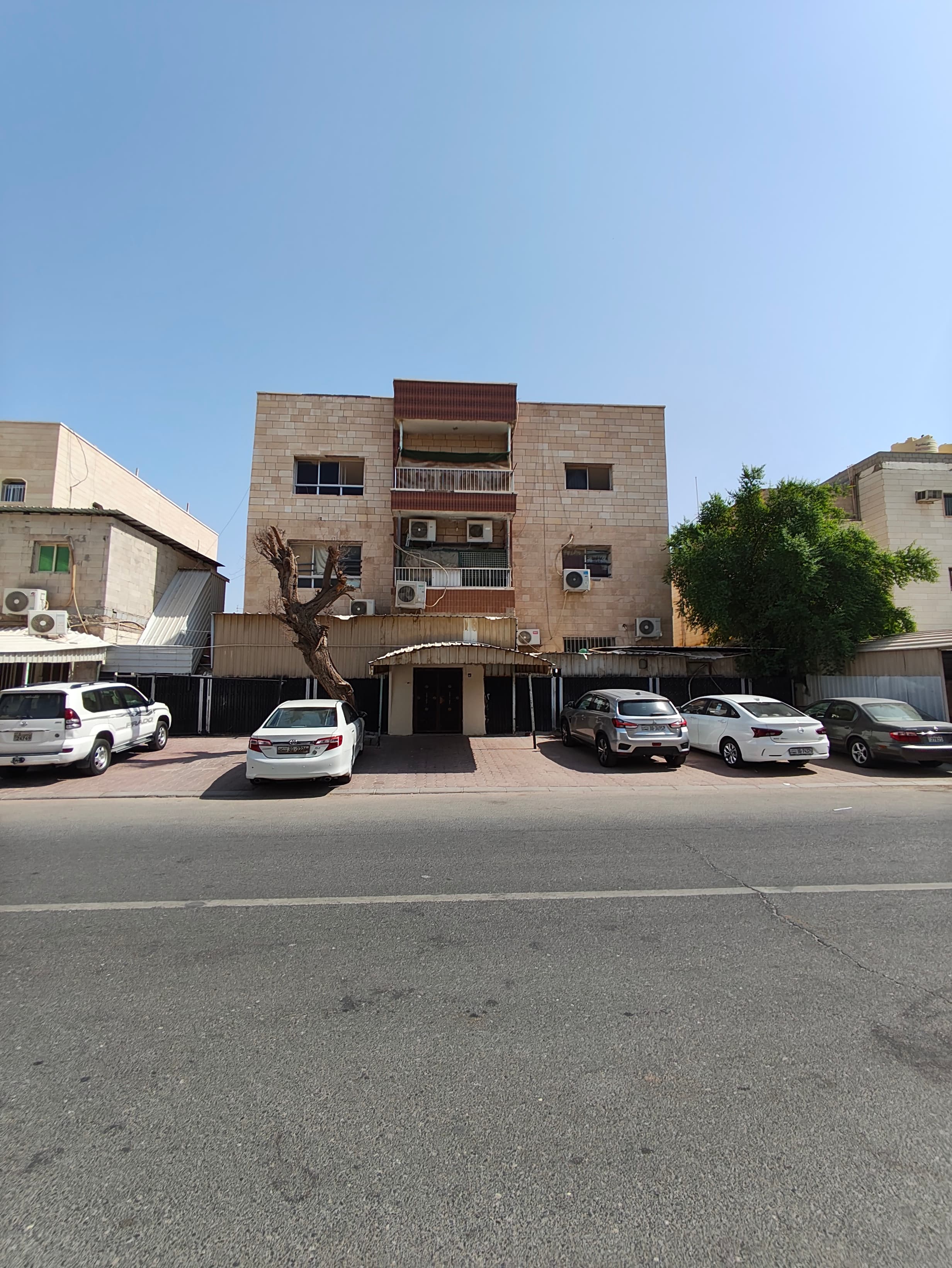 للبيع بيت مدخول فى الاندلس