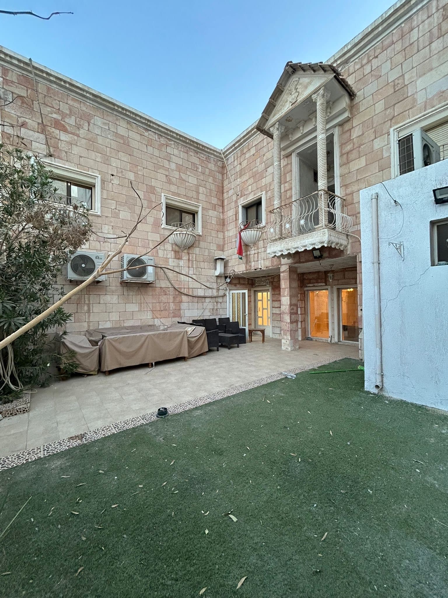 للبيع بيت قديم فى بيان قطعة 8
