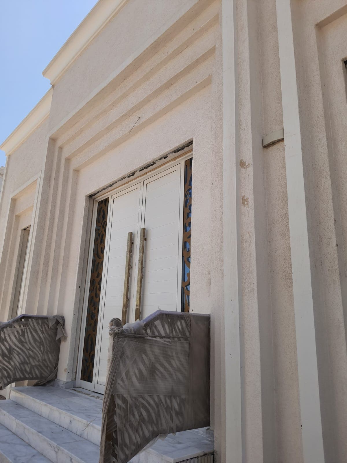 للبيع فيلا فى جنوب عبدالله المبارك زاوية شارعين