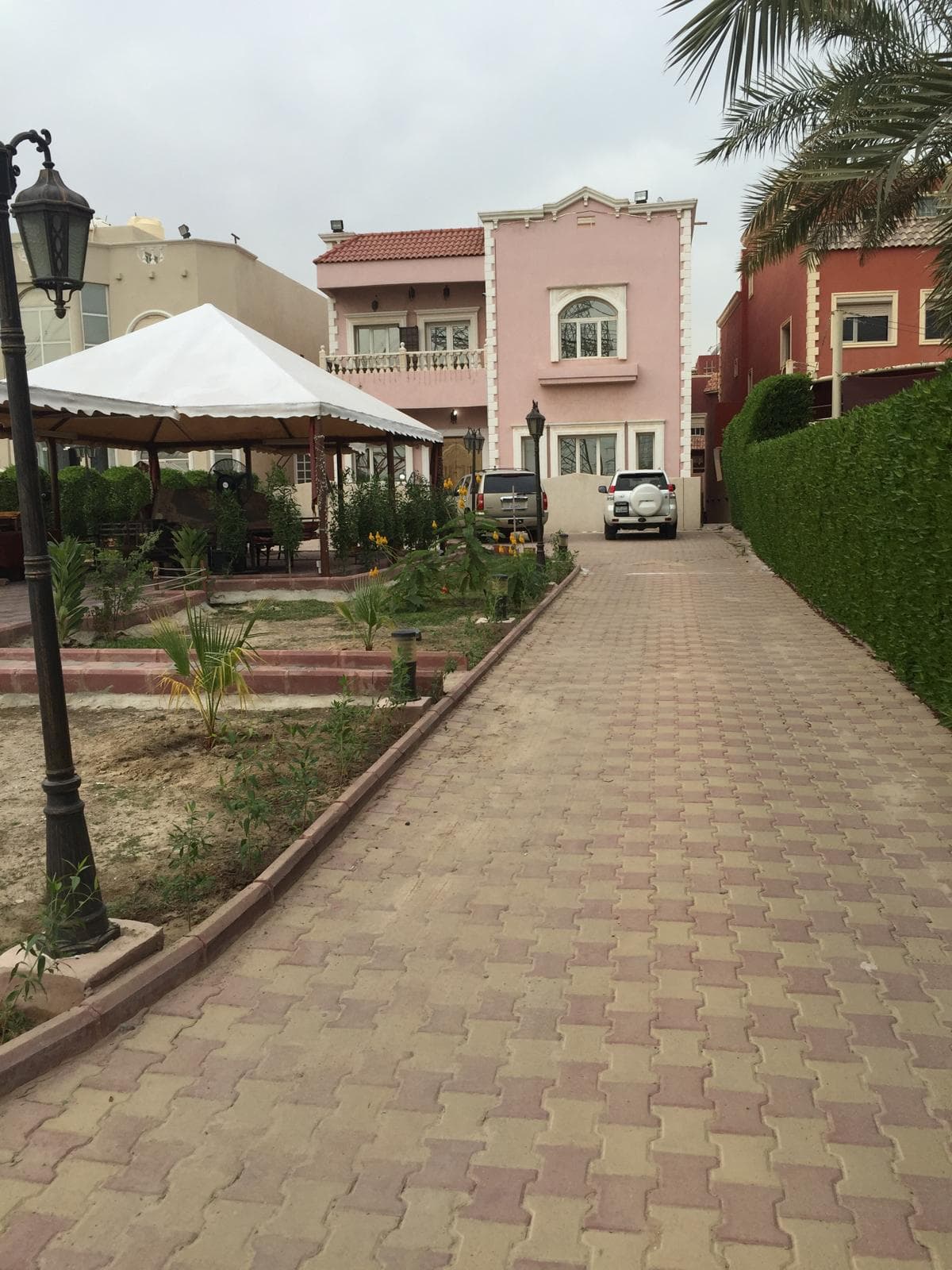 بيت للبيع فى منطقة الشهداء قطعه 2