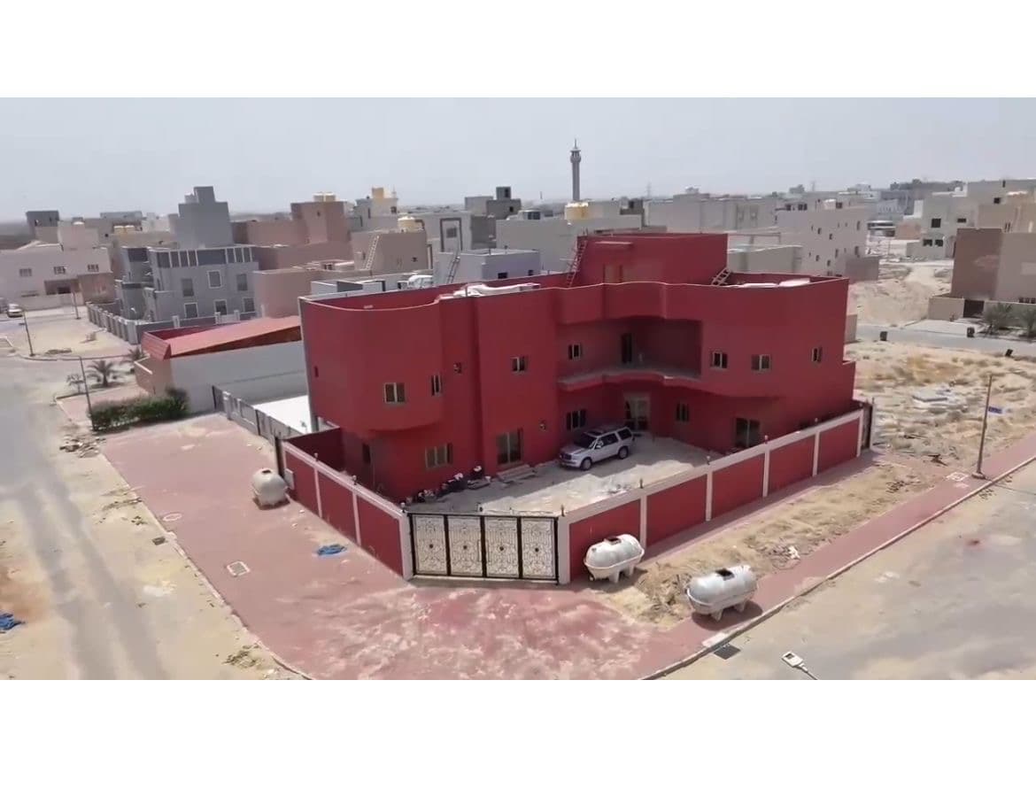 للبيع بيت فى منطقة الوفره