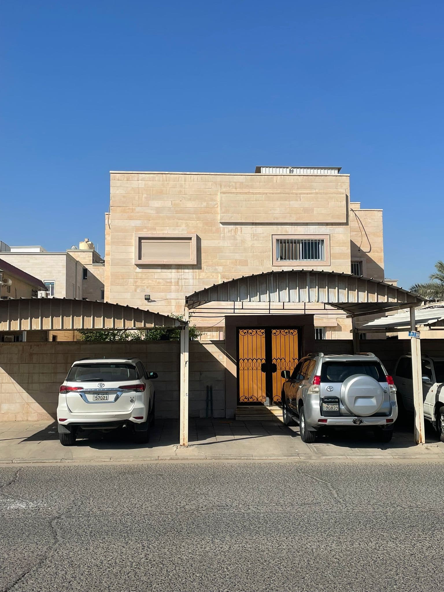 للبيع قسيمة فى الرابية قطعة 4