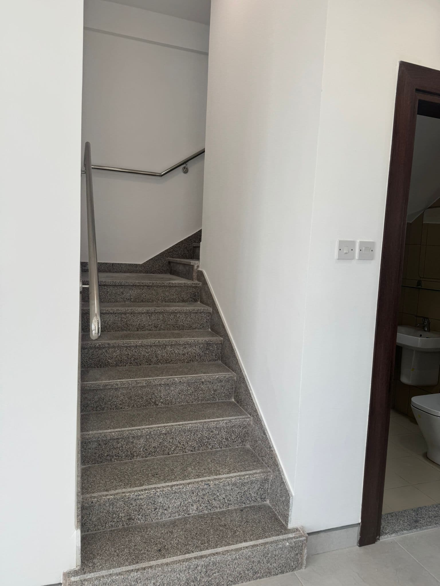 للايجار شقه دوبلكس بميدان حولي