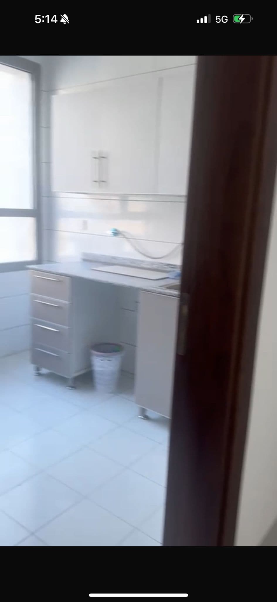 للايجار دور  ثلاث شقق تجاريه بميدان حولي