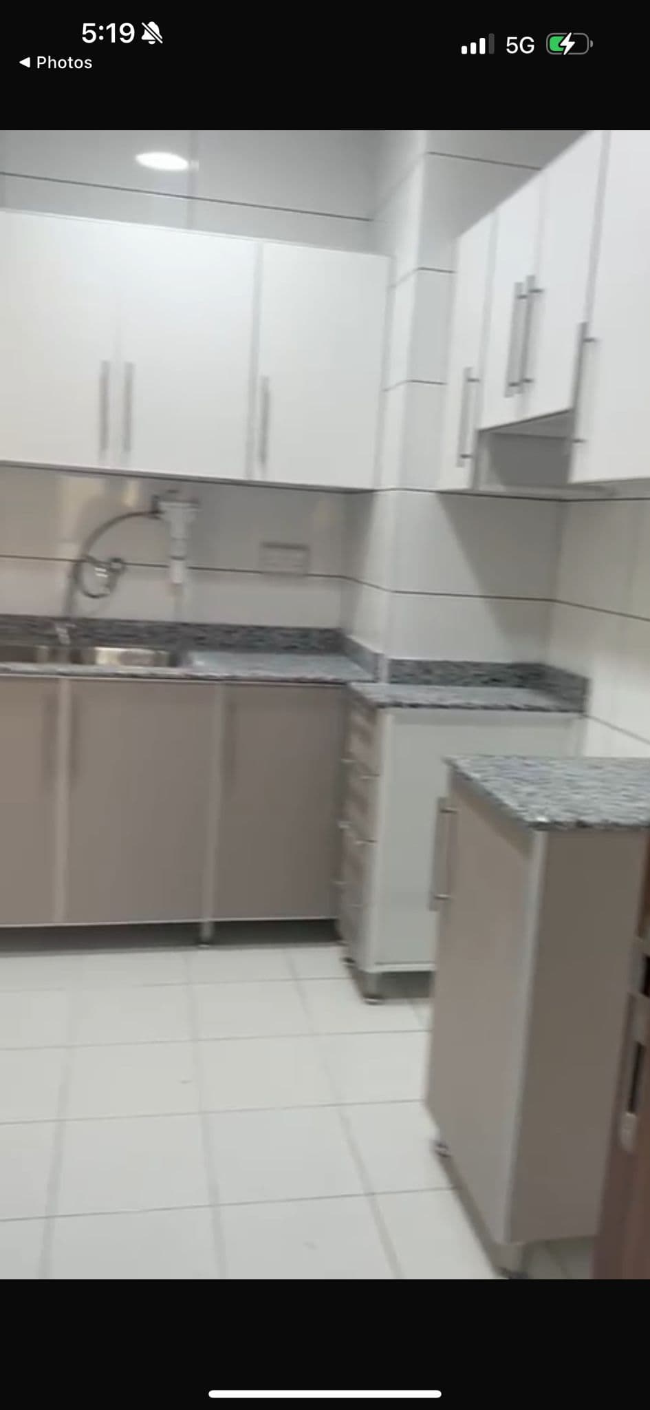 للايجار شقة بميدان حولي تشطيب جديد