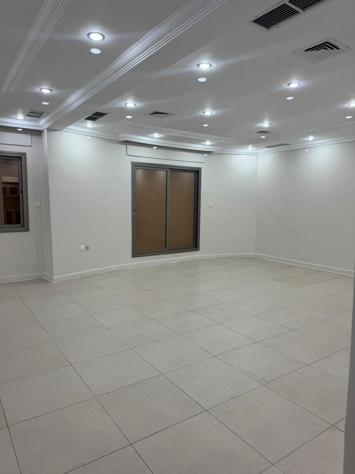 للإيجار دورين وشقة بجنوب عبدالله المبارك