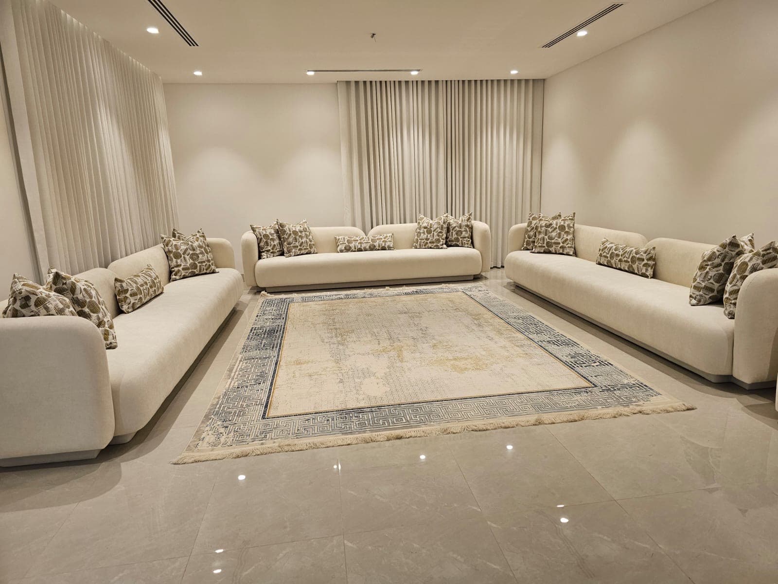 للبيع فيلا تشطيب ديلوكس فى المطلاع