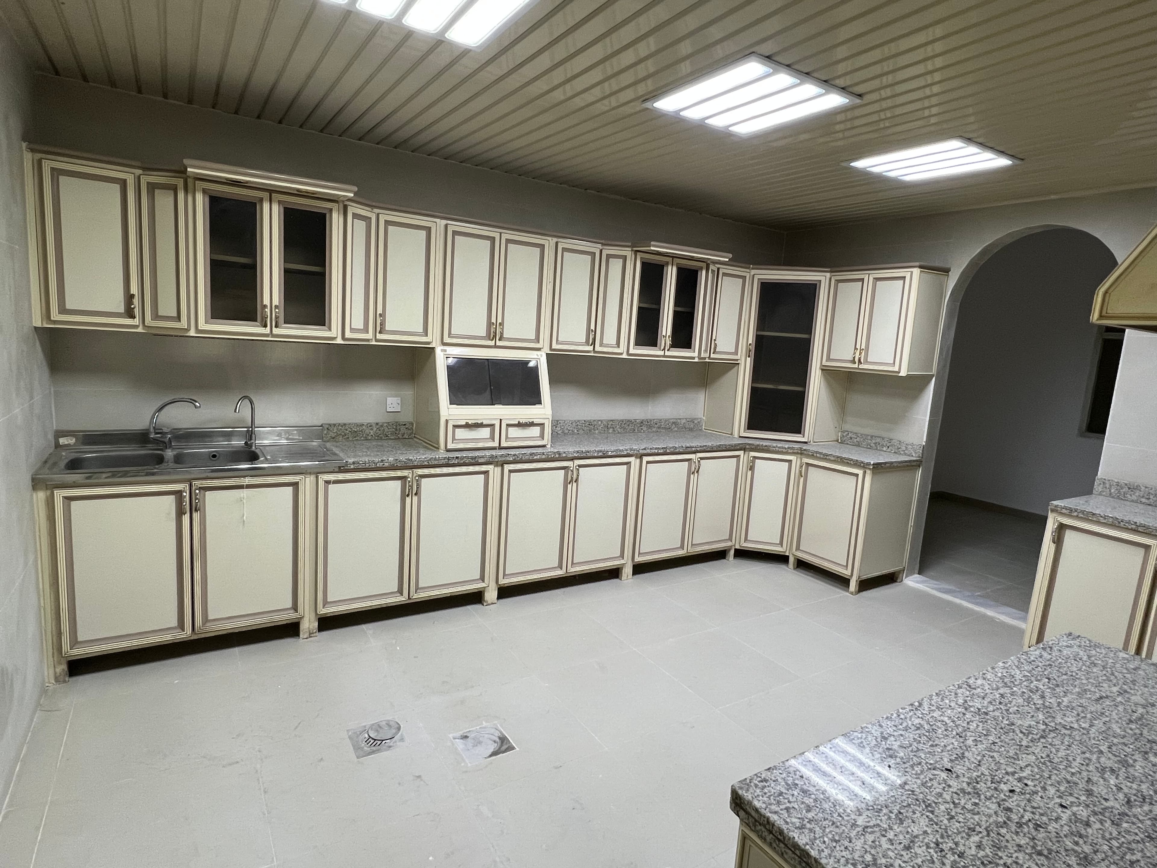 للايجار بيت زاوية فى صباح السالم