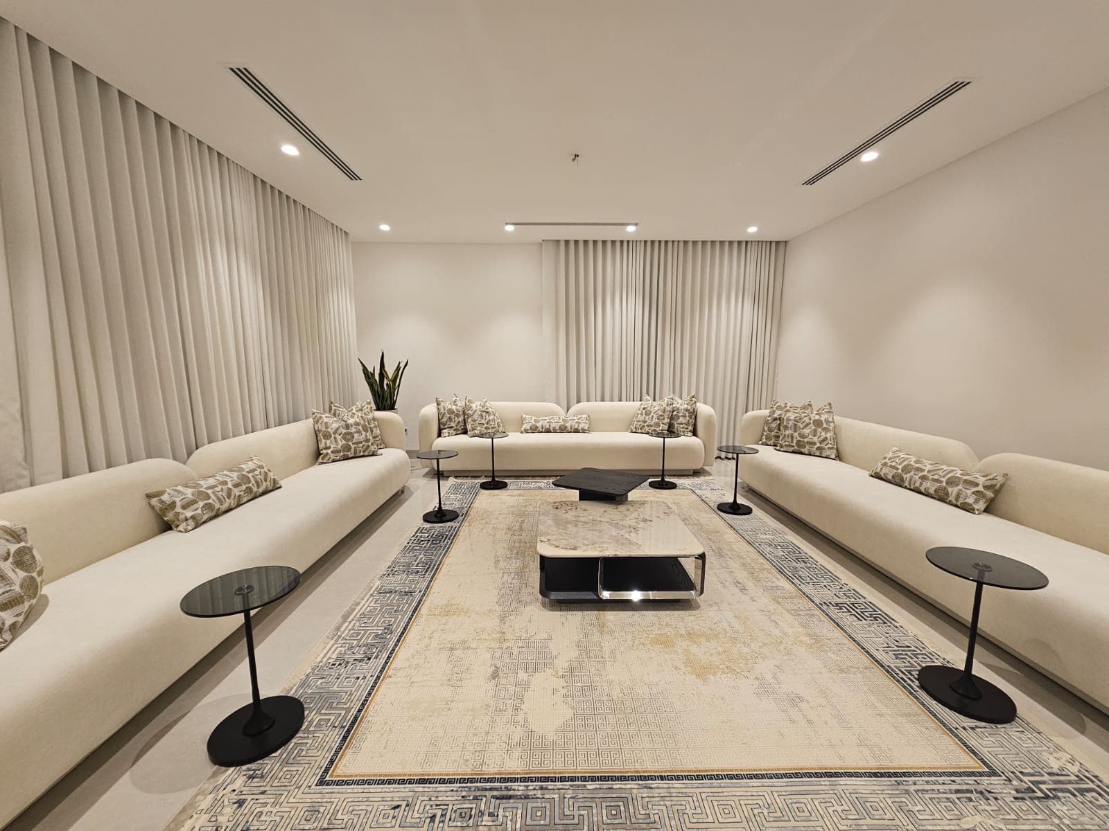 للبيع فيلا تشطيب ديلوكس فى المطلاع