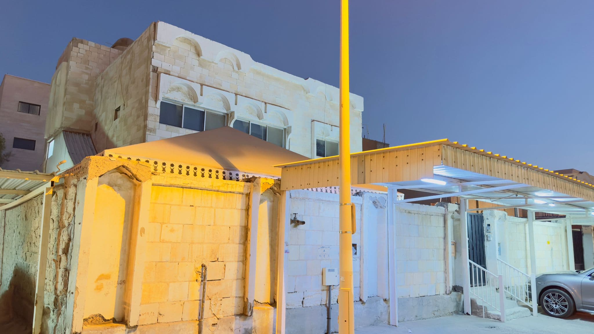 للبيع بيت هدام فى العارضية قطعة 2