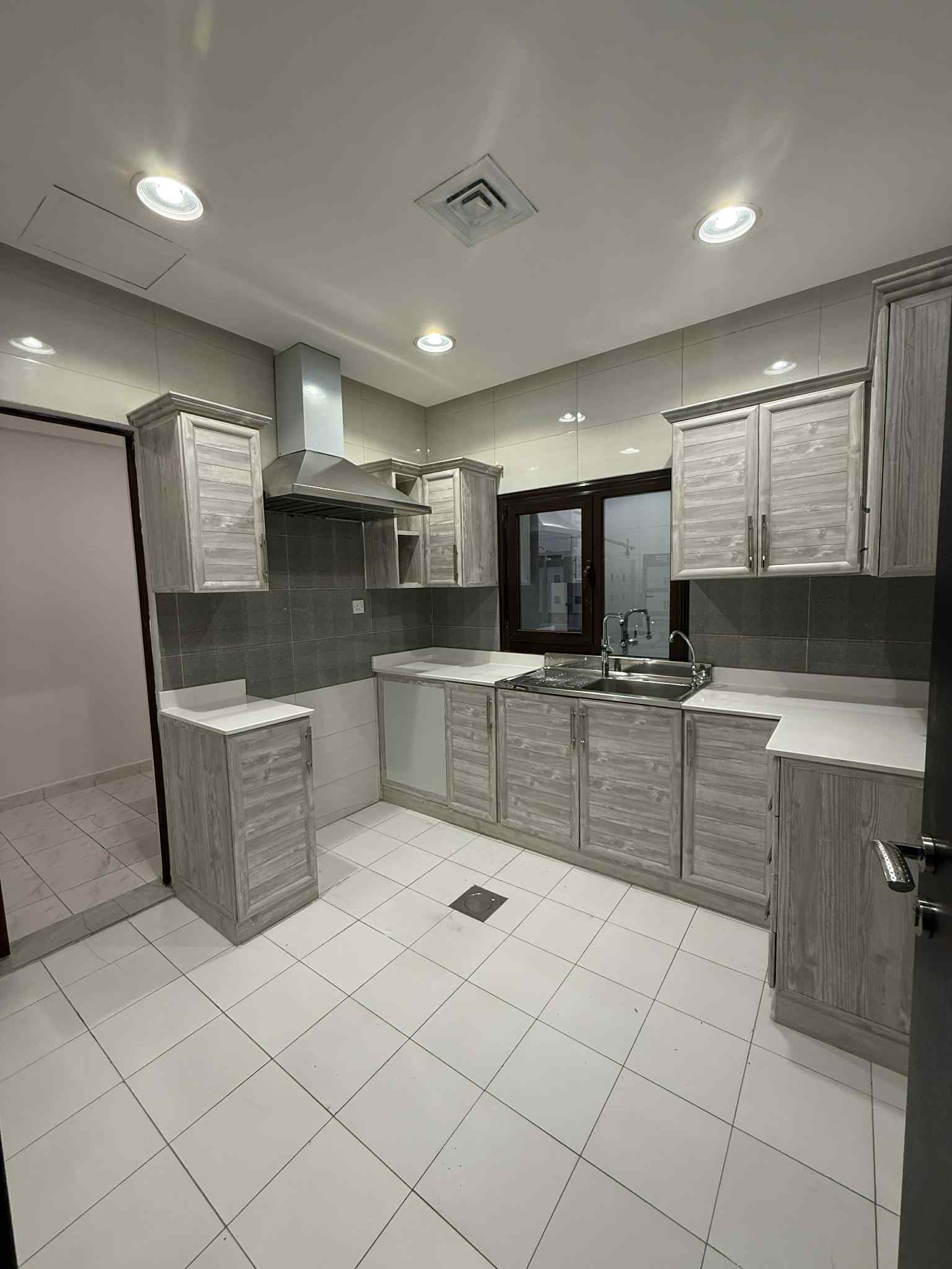 شقة دور اول للإيجار فى الصديق