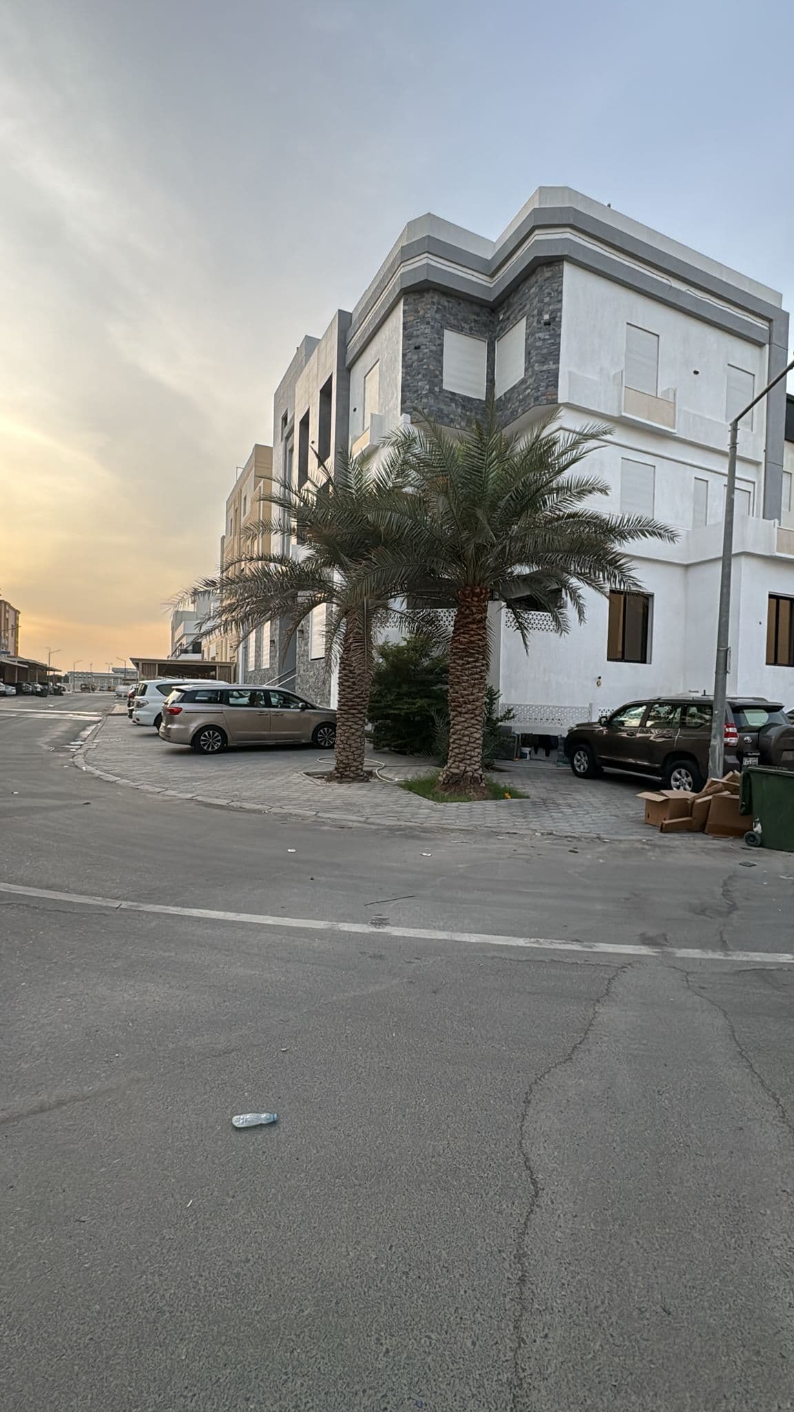 للبيع قسيمة فى غرب عبدالله المبارك قطعة 7