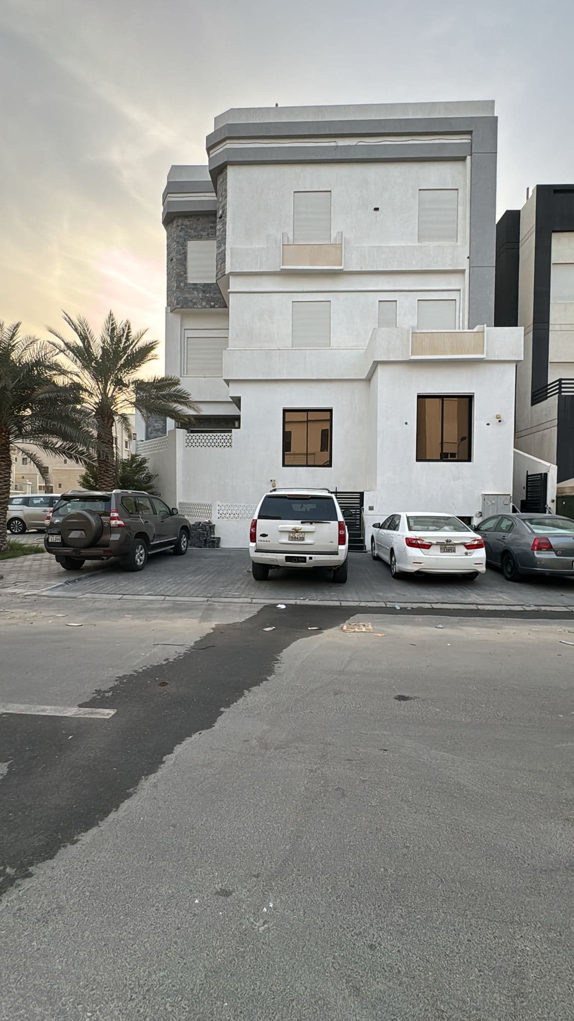 للبيع قسيمة فى غرب عبدالله المبارك قطعة 7