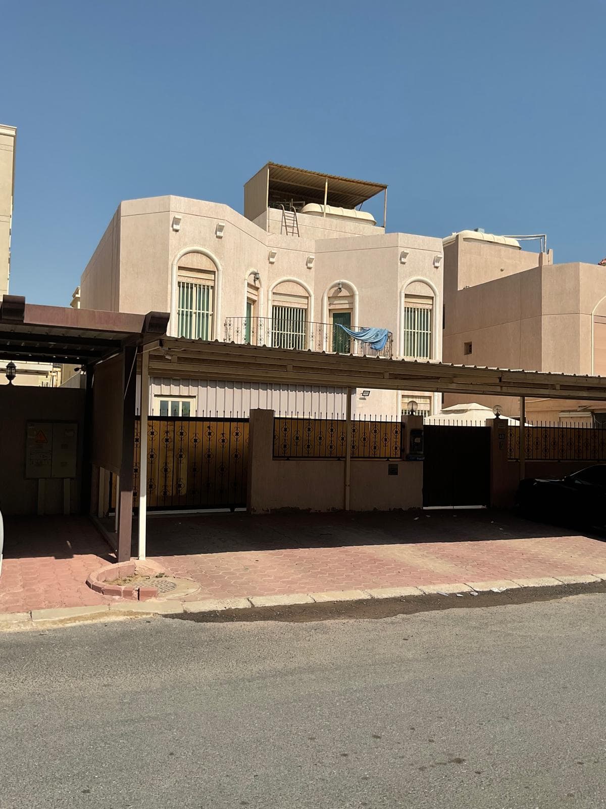 للبيع فيلا بالمنقف قطعة 1