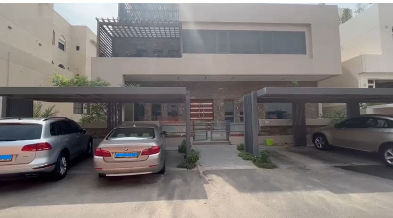 بيت للبيع فى الصديق دورين ونصف