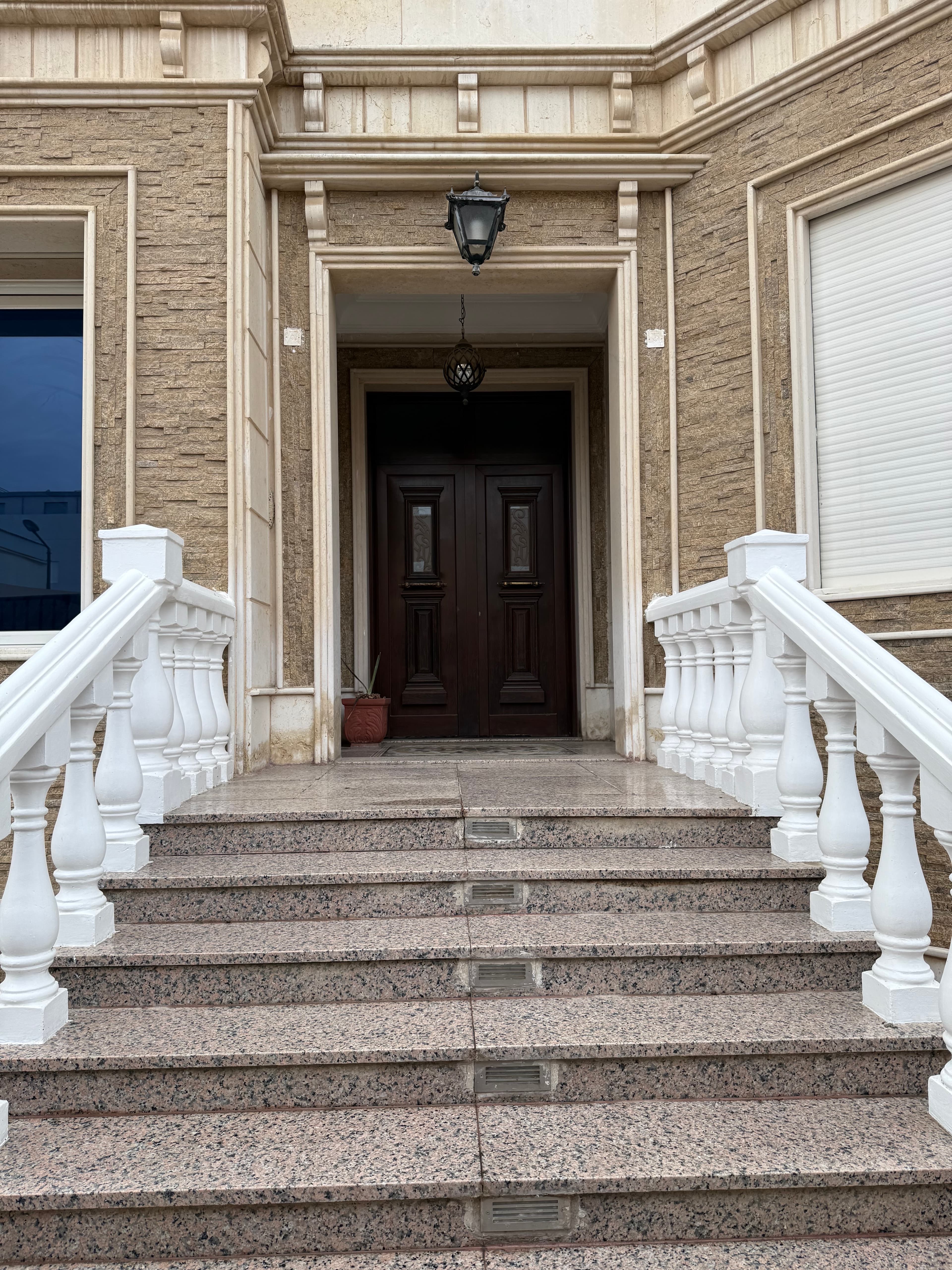 للإيجار دوبلكس بمنطقة الروضه قطعة 5