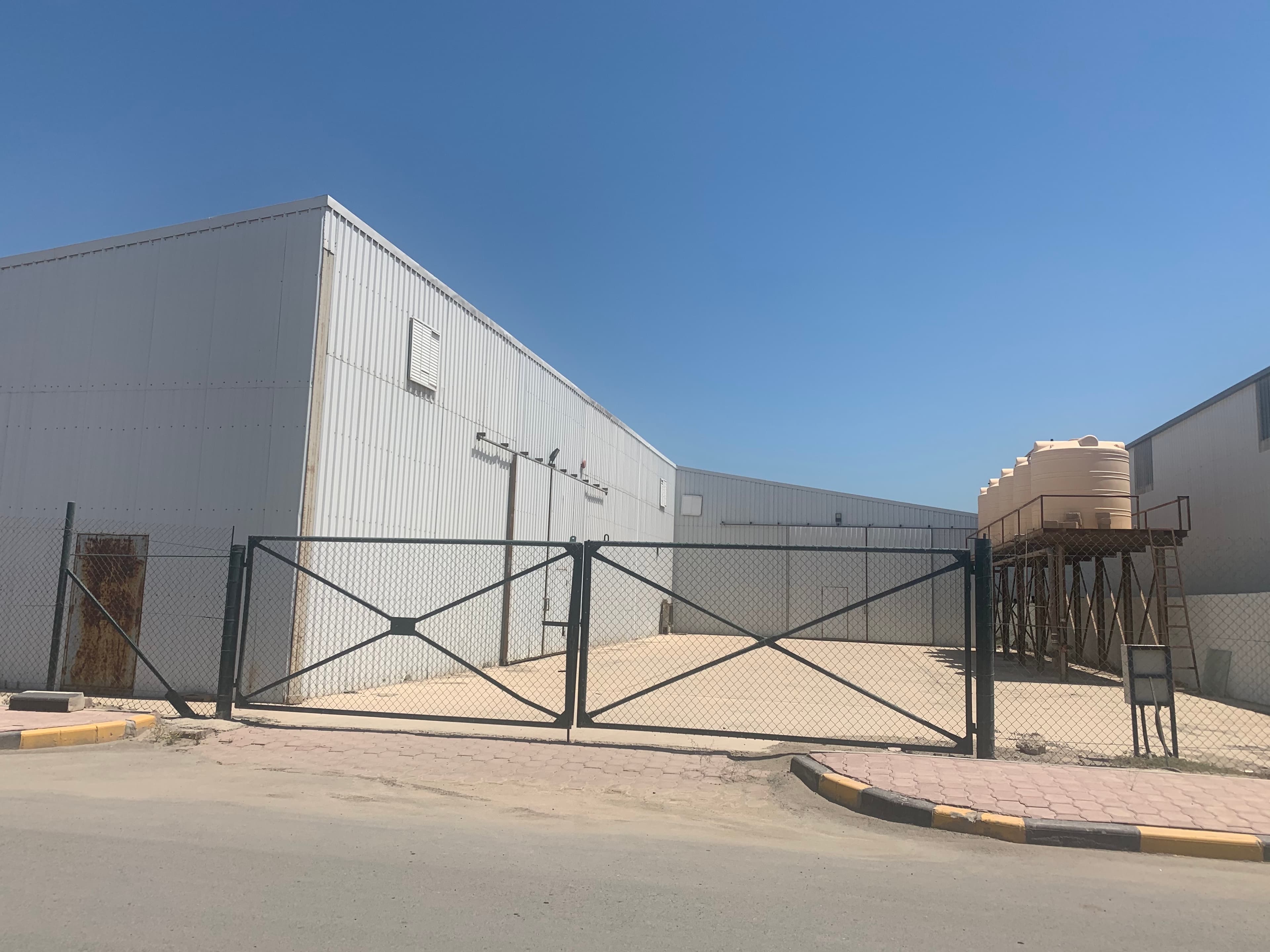 للتنازل مخزن فى ميناء عبدالله مخازن