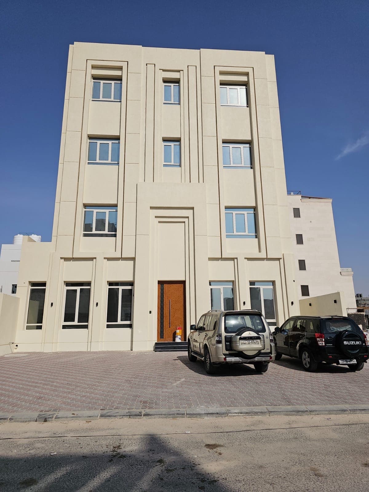 للبيع فيلا فى منطقة المطلاع ثلاث أدوار