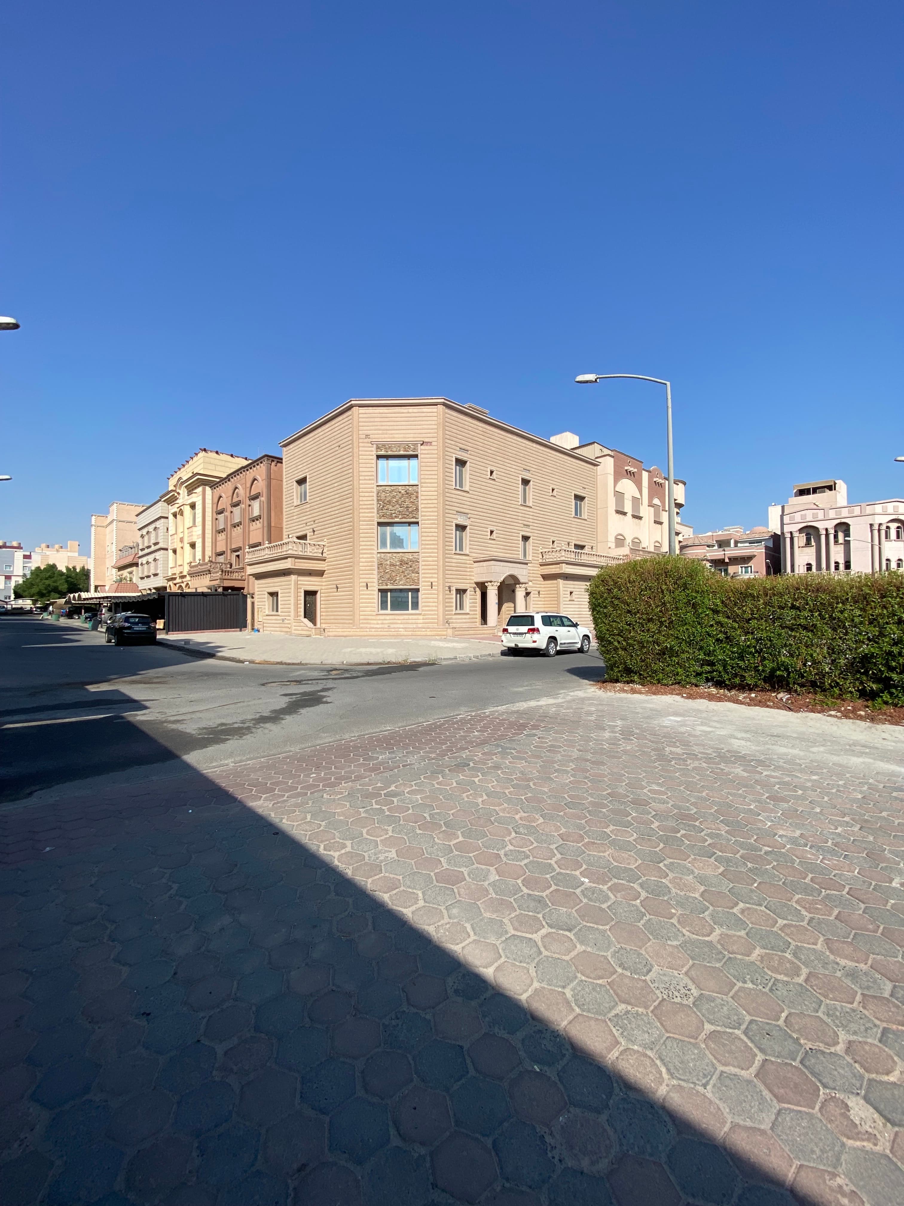 للبيع فيلا بالمنقف موقع مميز