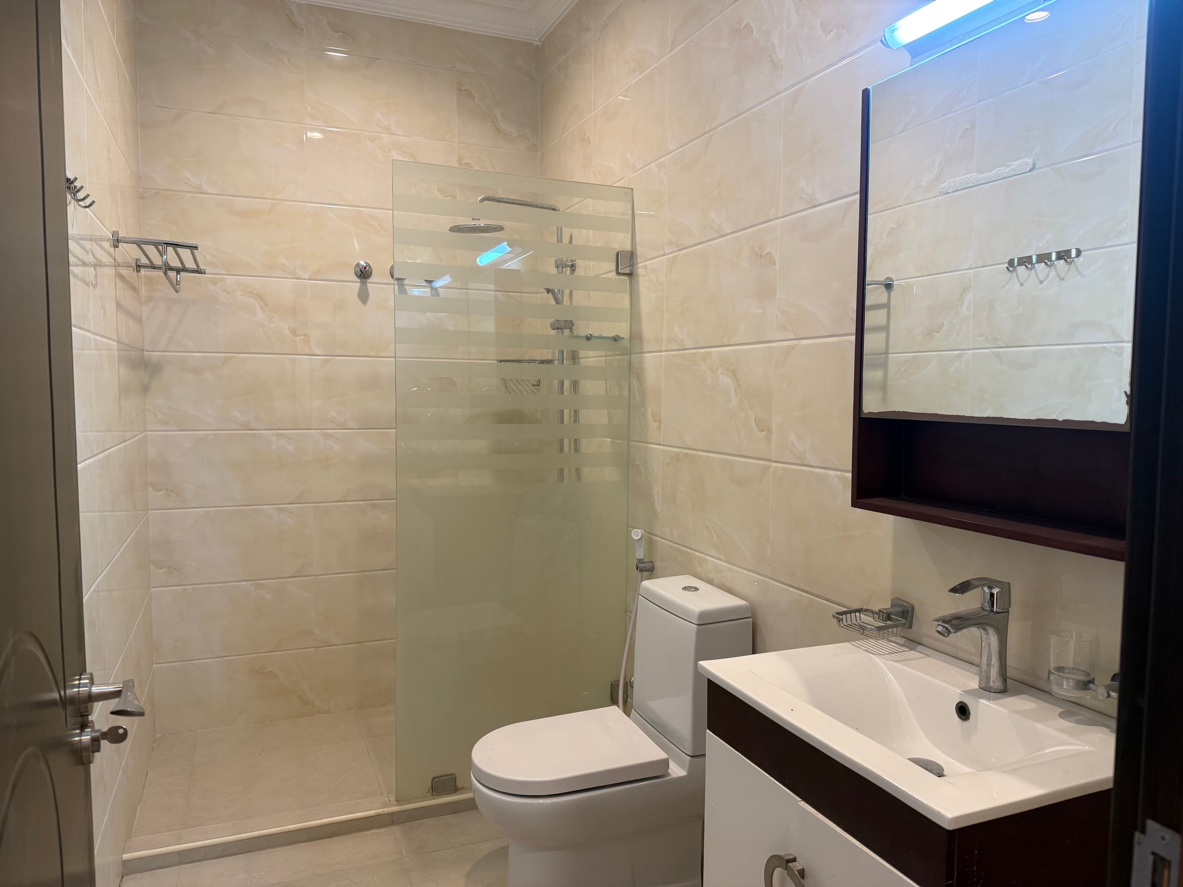 شقه كبيره للايجار فى السره