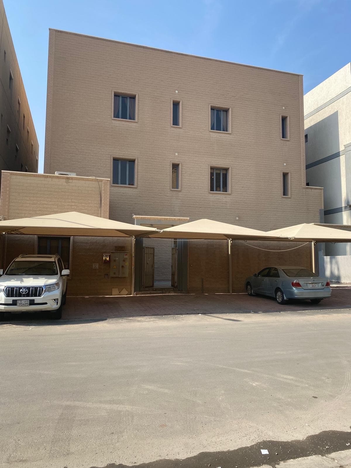 للبيع بيت فى منطقة العقيله قطعة 4