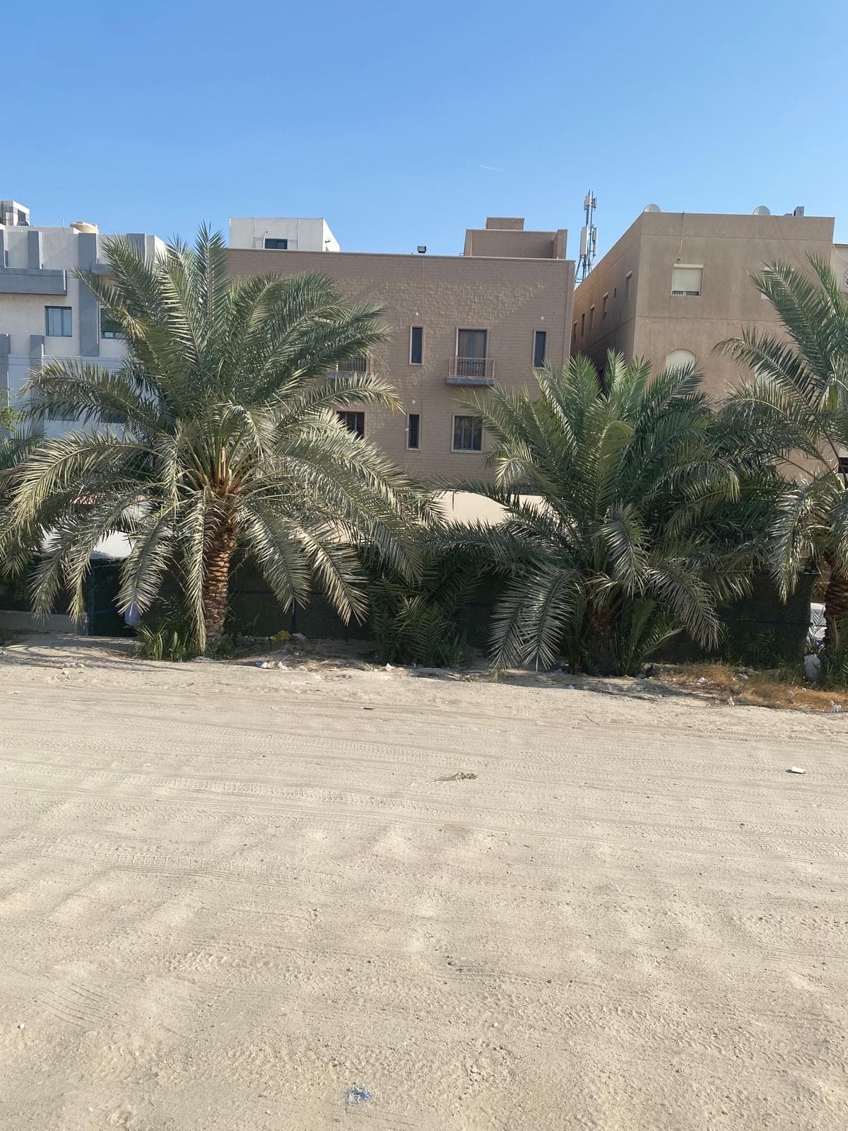 للبيع بيت فى منطقة العقيله قطعة 4