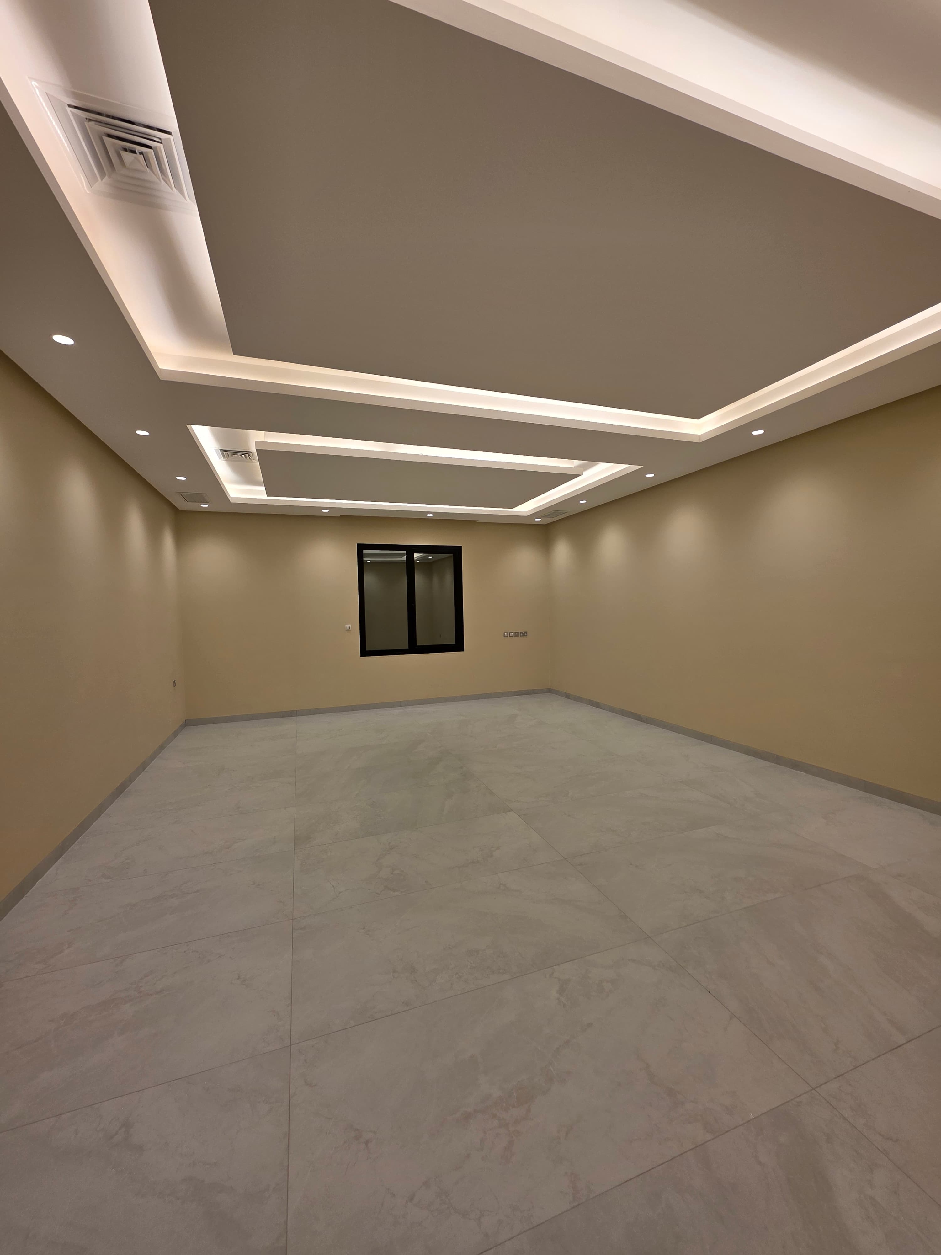 للايجار دور أول فى جنوب خيطان الجديده