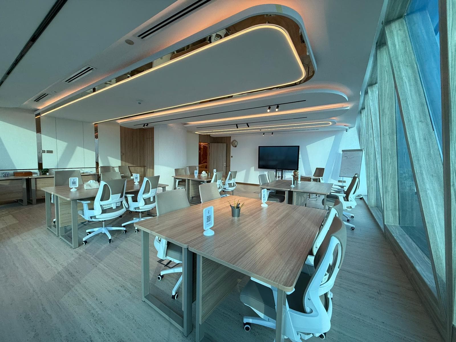 نصف دور للإيجار فى شرق مؤسس بالكامل