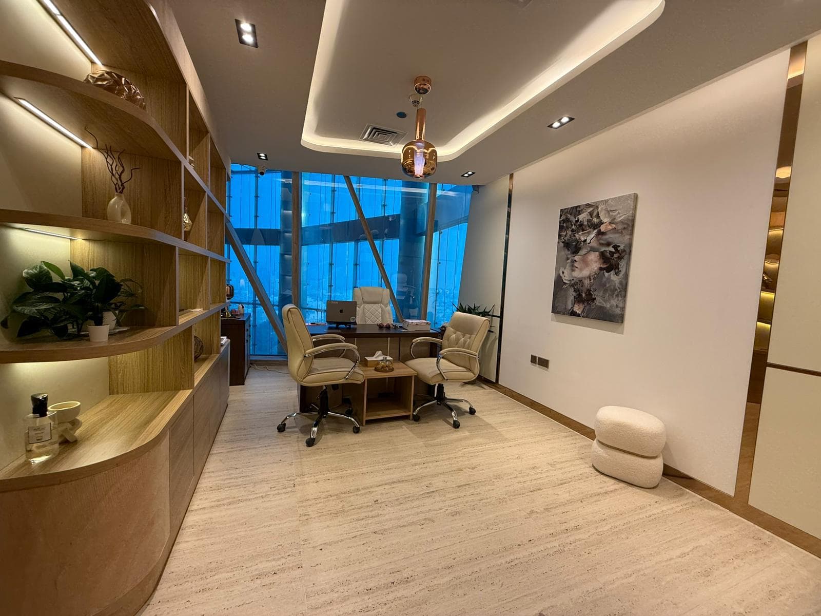 نصف دور للإيجار فى شرق مؤسس بالكامل