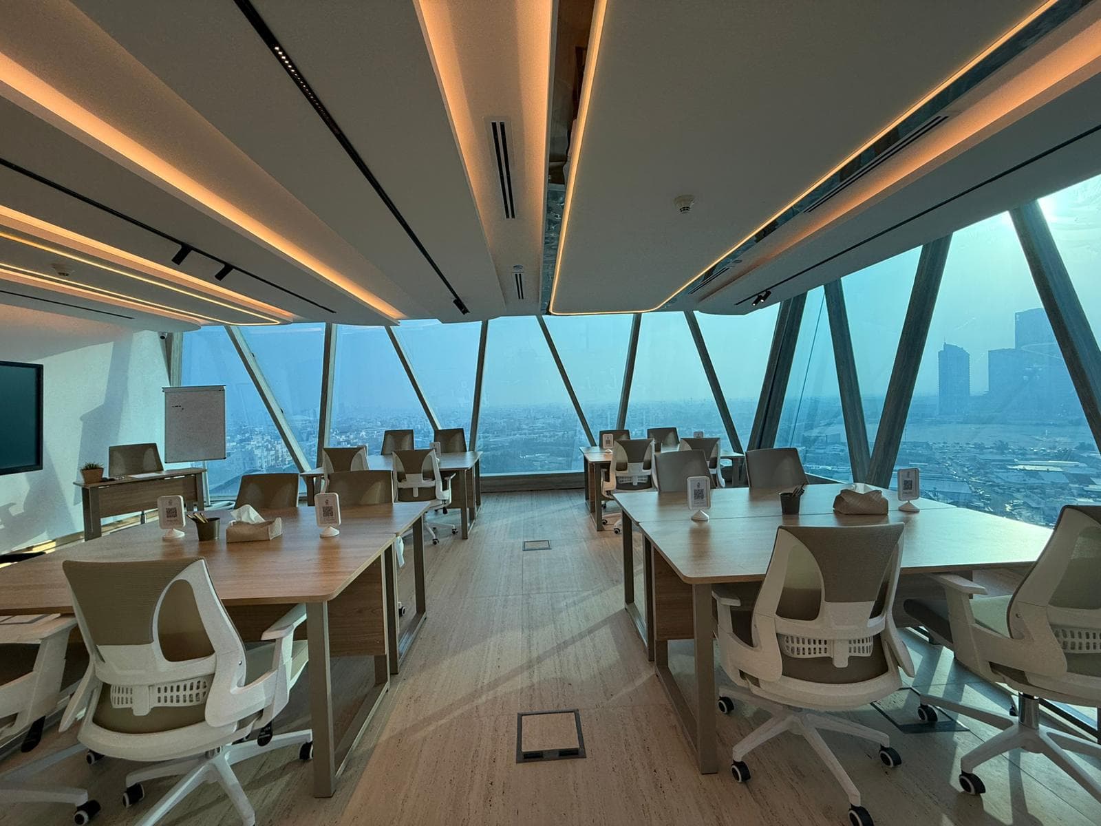 نصف دور للإيجار فى شرق مؤسس بالكامل