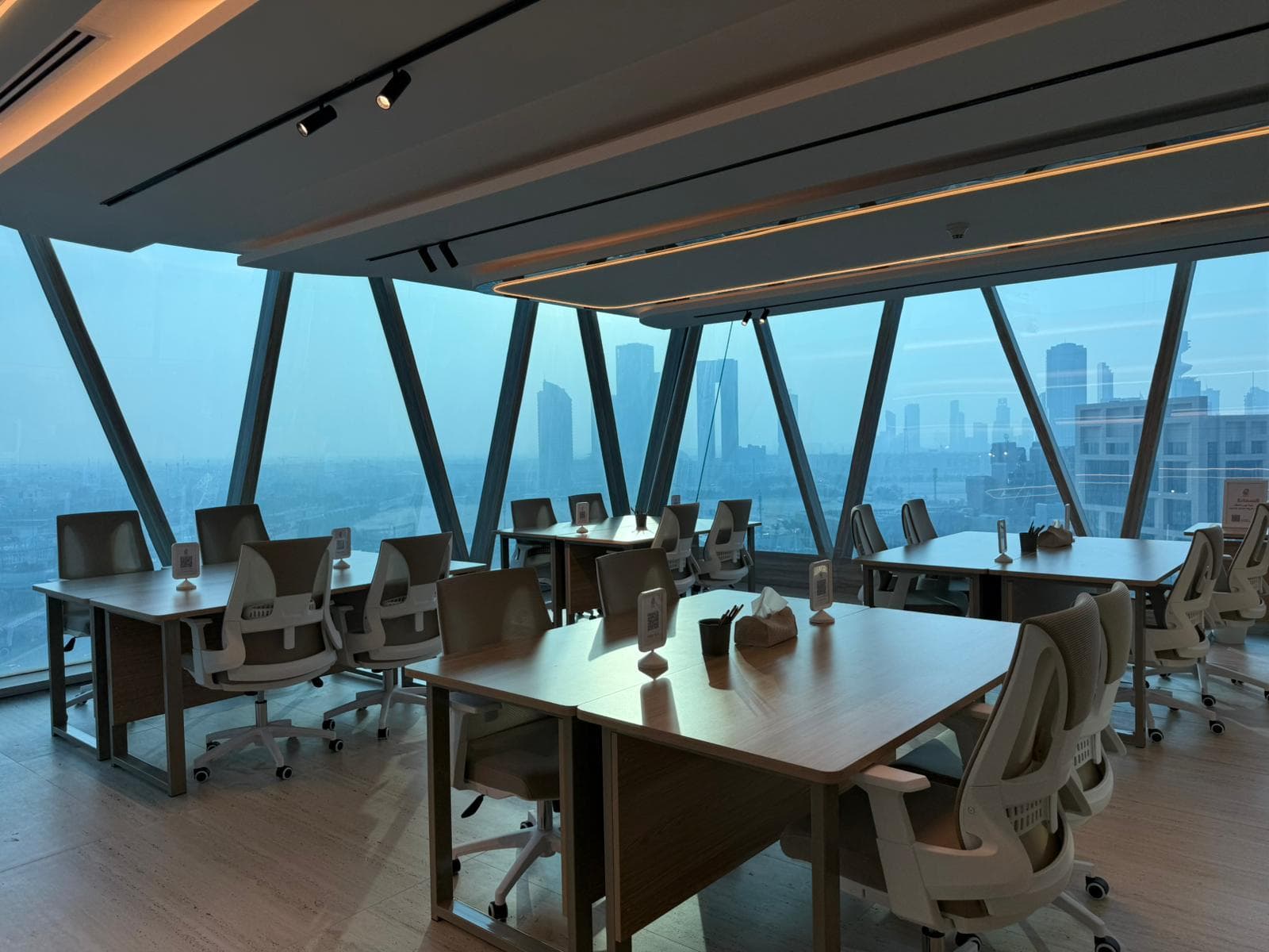 نصف دور للإيجار فى شرق مؤسس بالكامل