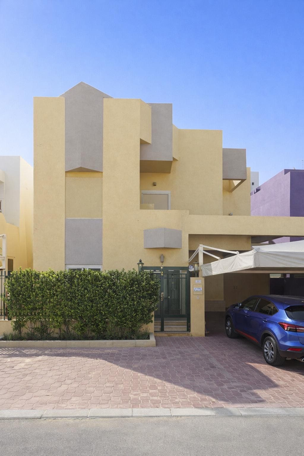 للبيع فيلا فى ضاحية الشهداء شارع واحد