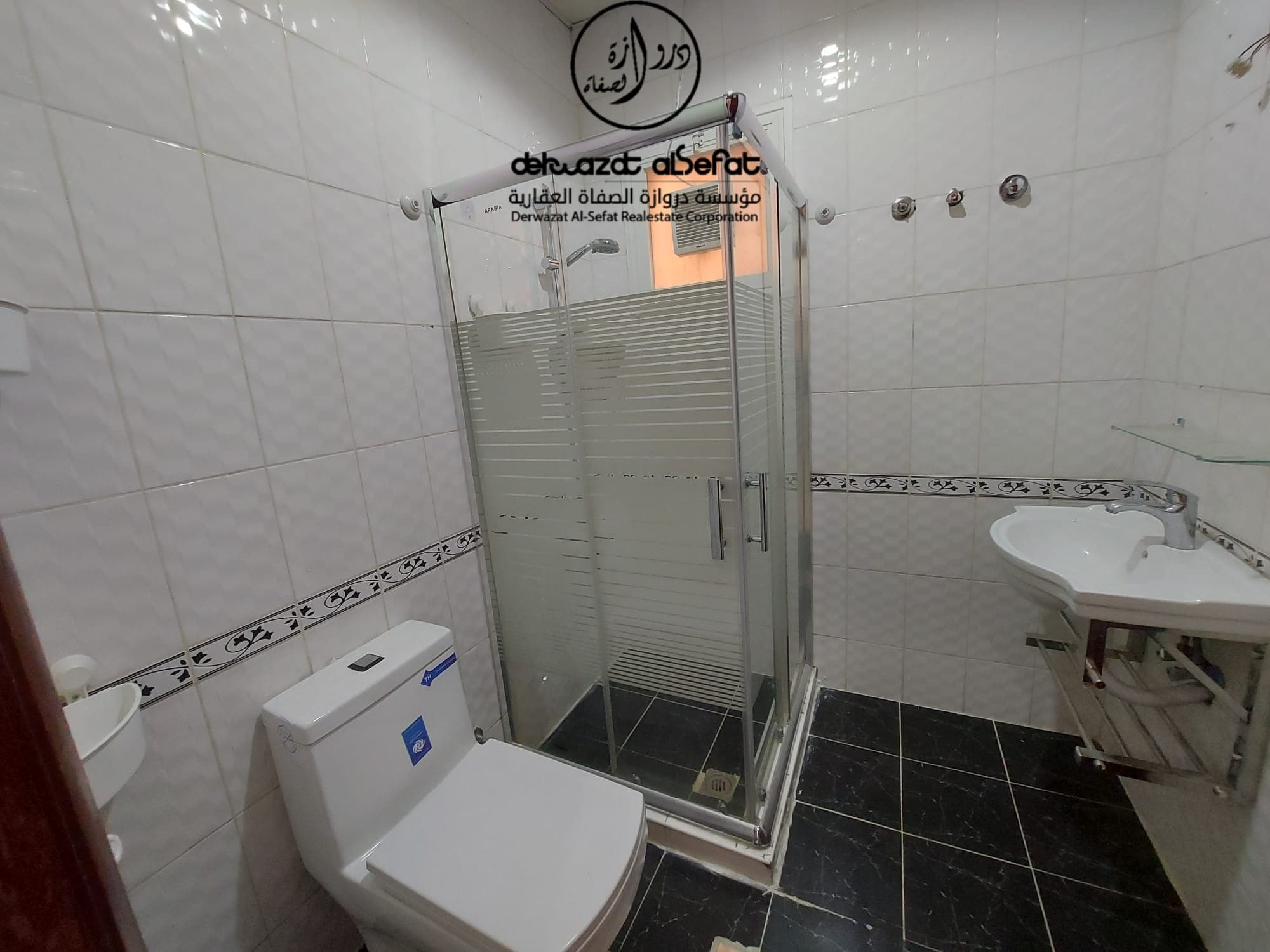 للإيجار شقة دور أول فى حطين قطعة 4