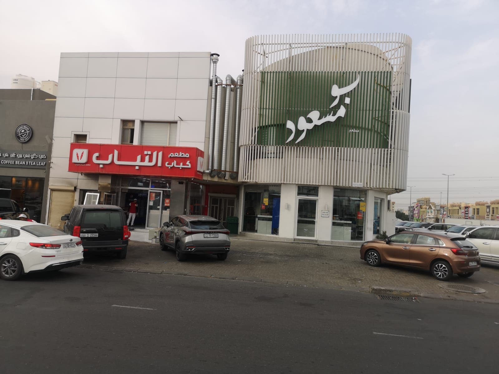 محلات للإيجار في مجمع تجاري