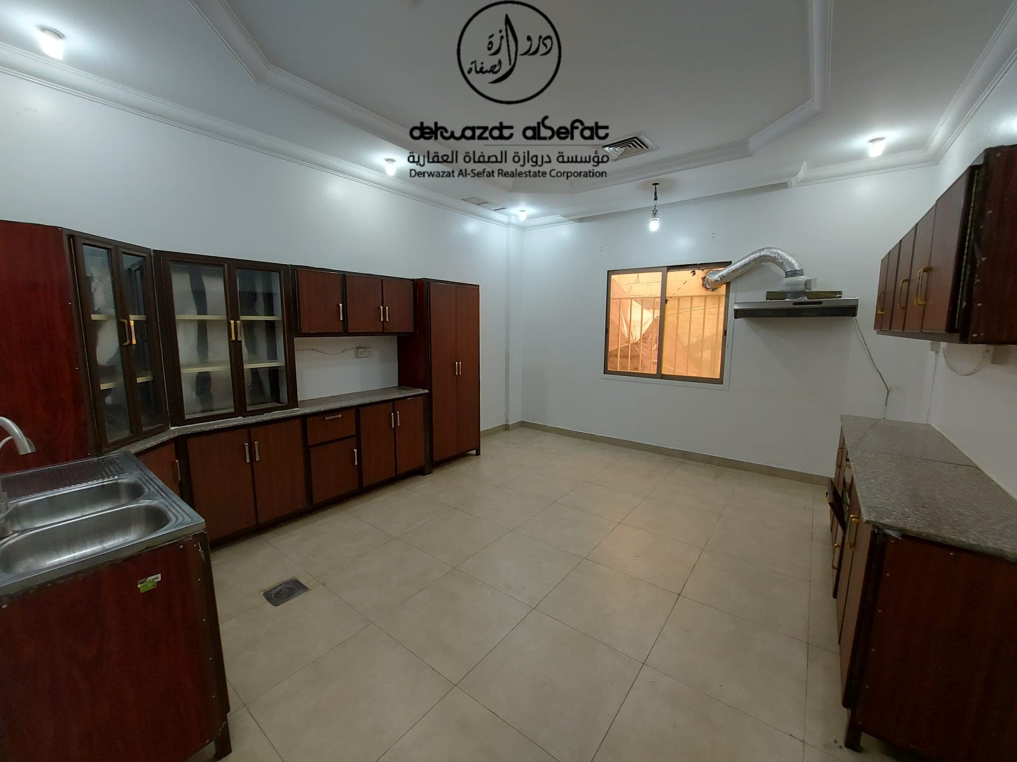 للايجار دور أول فى منطقة سعد العبدالله قطعه 7