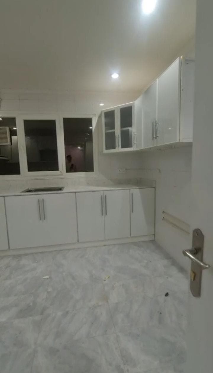 للإيجار شقة فى حطين 3 غرف