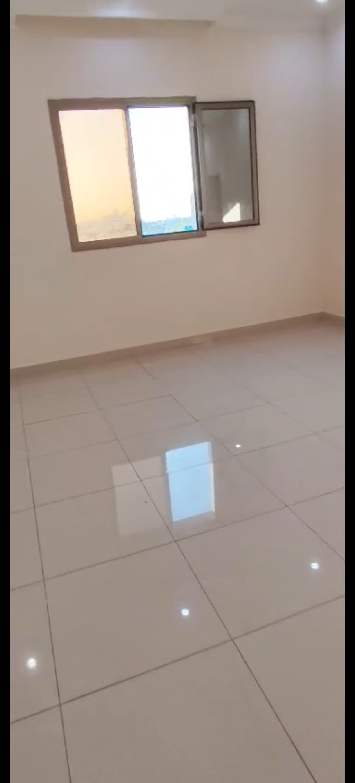 للإيجار شقه دور ثاني فى غرناطه قطعة 2