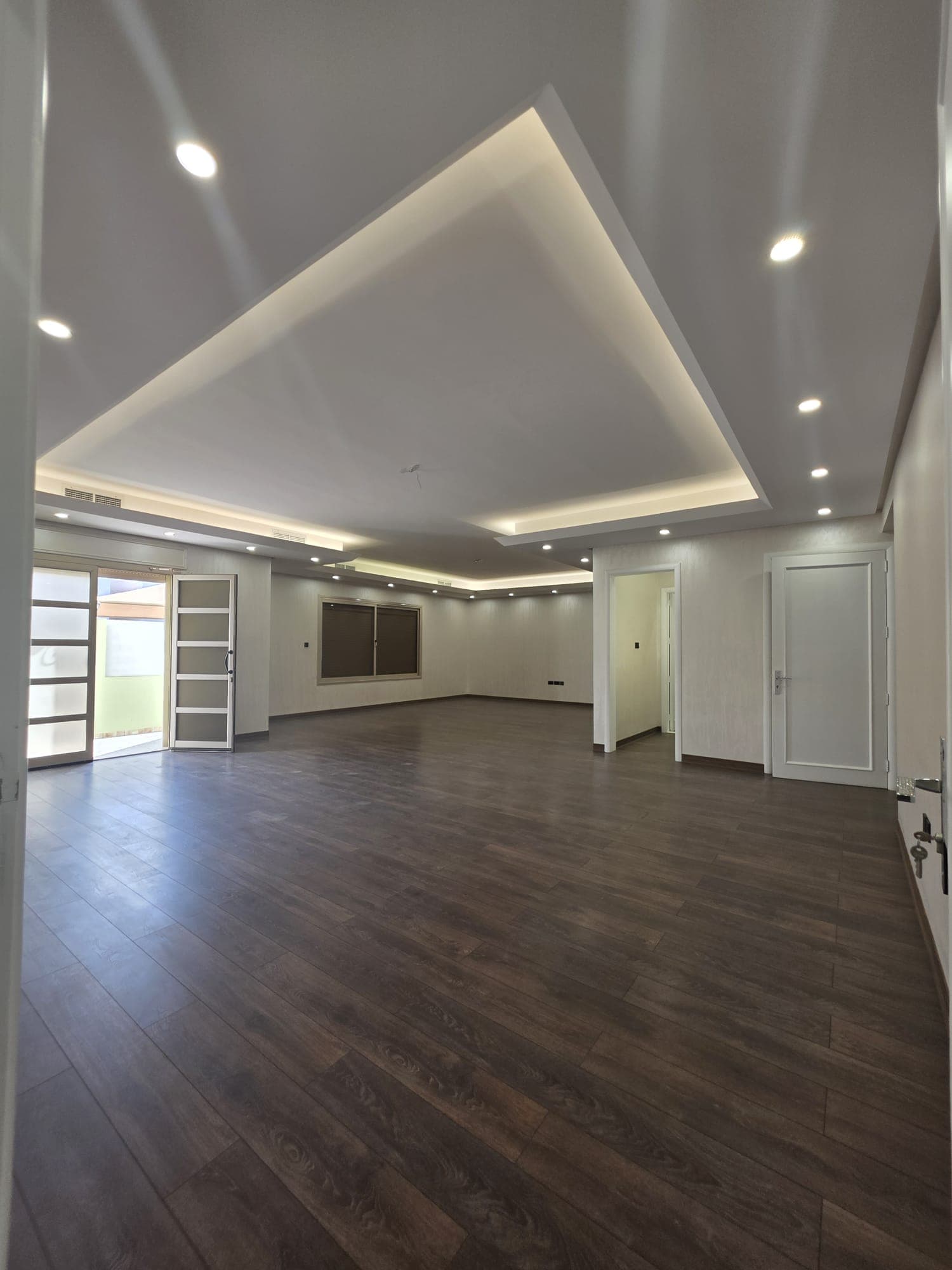 للايجار دور أرضي بمدخل خاص فى الصديق