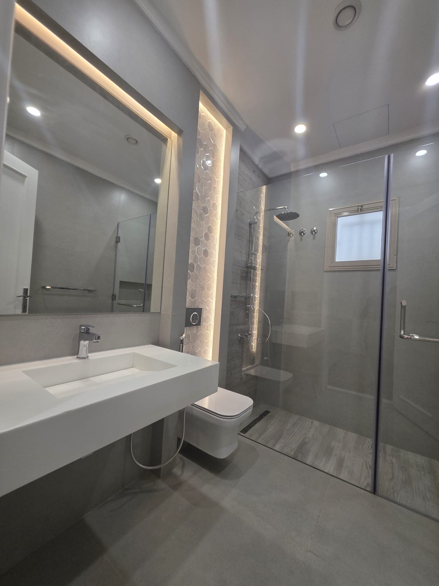 للايجار دور أرضي بمدخل خاص فى الصديق