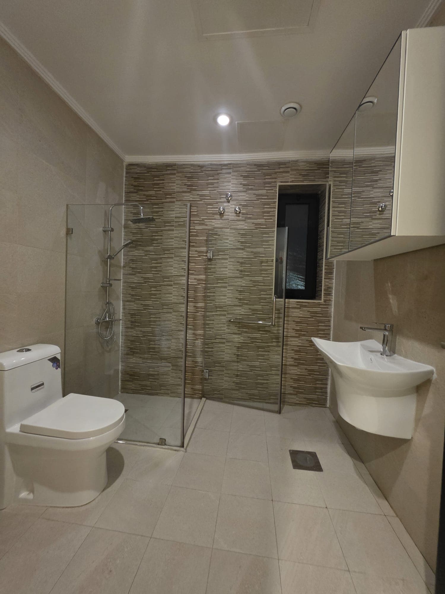 للايجار شقة فى بيان ثلاث غرف