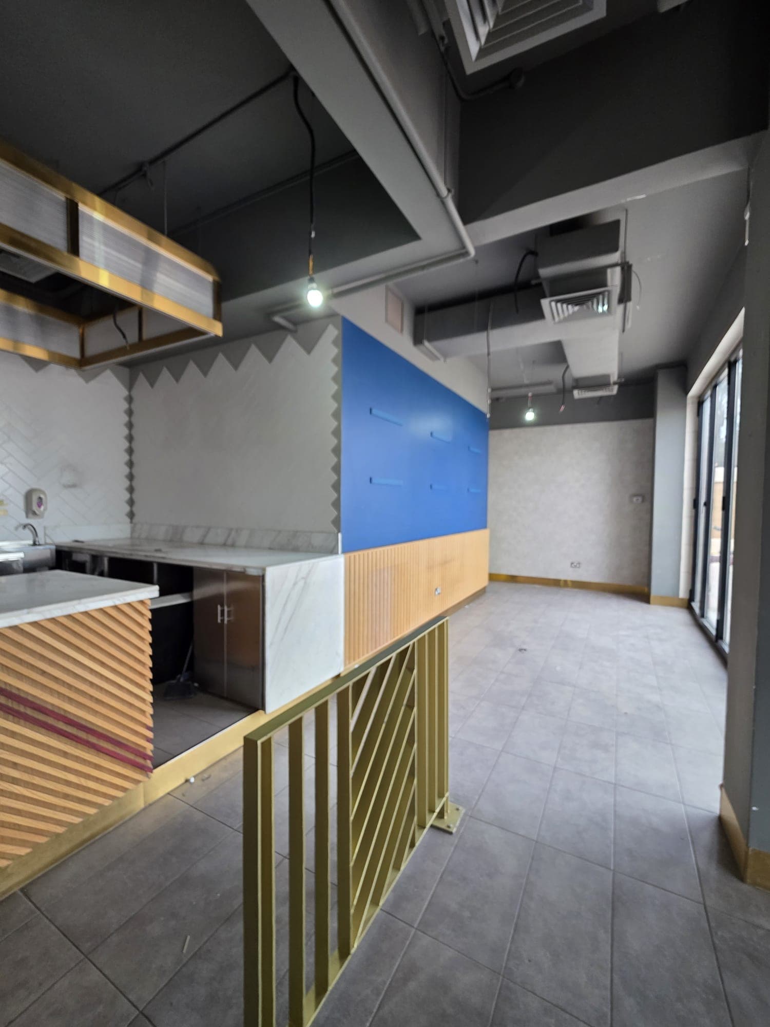 للايجار محل فى بنيد القار موقع مميز