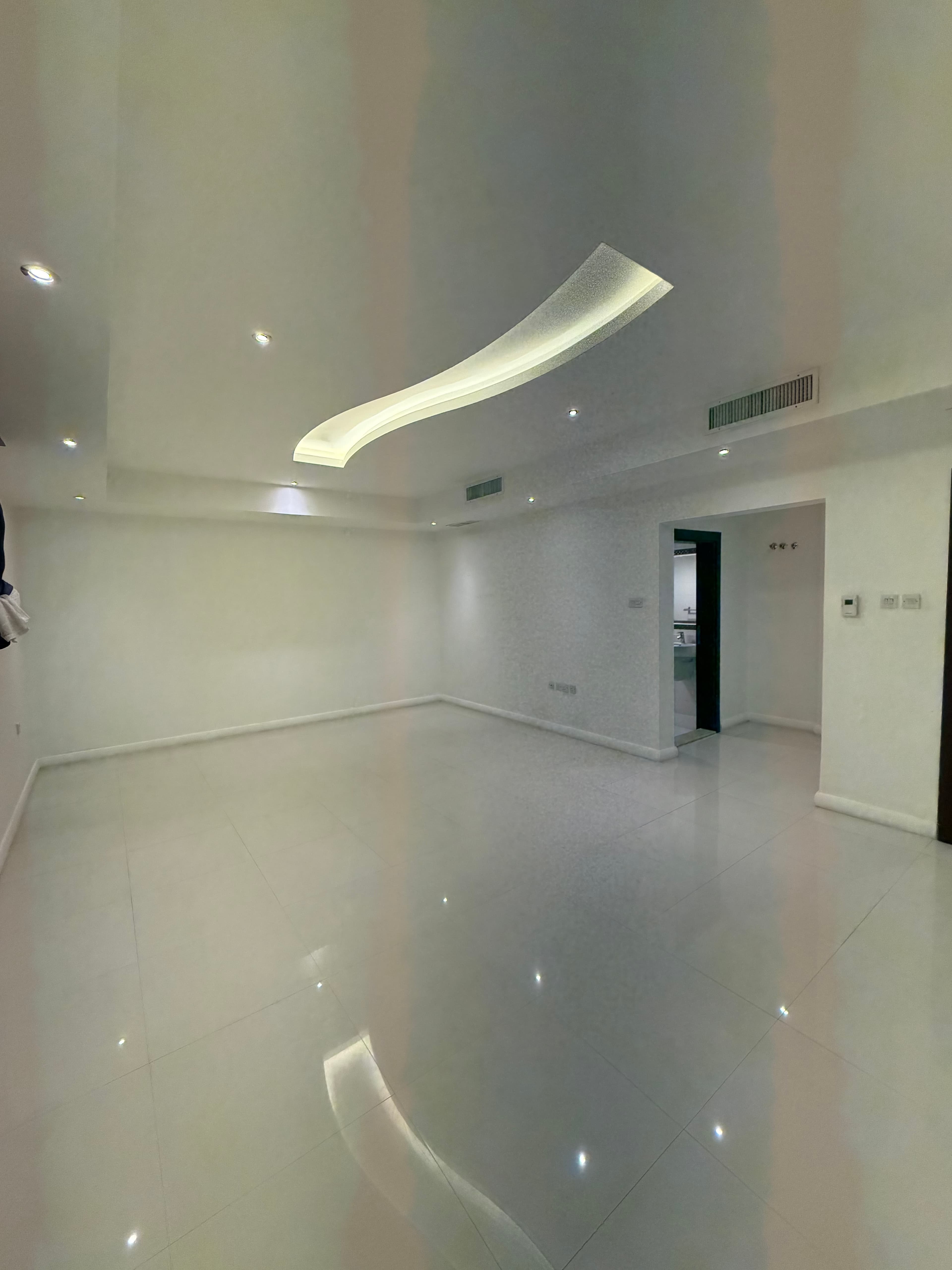 دور أول للإيجار فى السلام