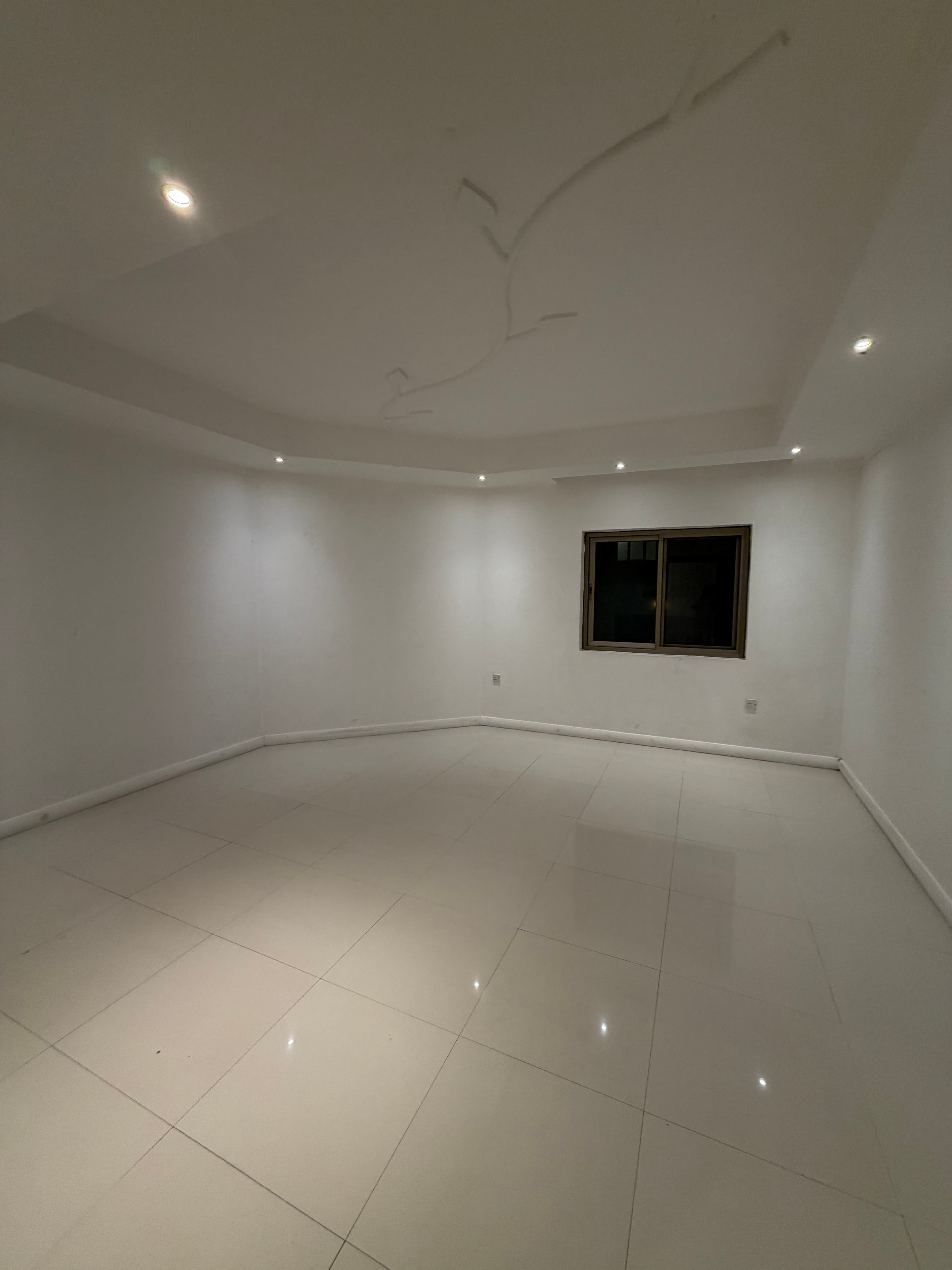 دور أول للإيجار فى السلام