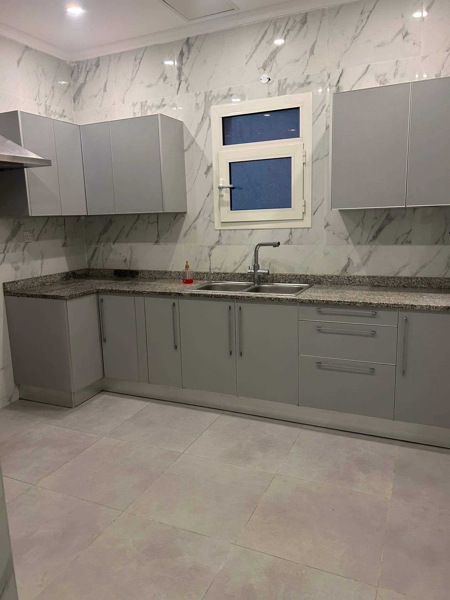 شقه للايجار في الدسمه الدور الثاني