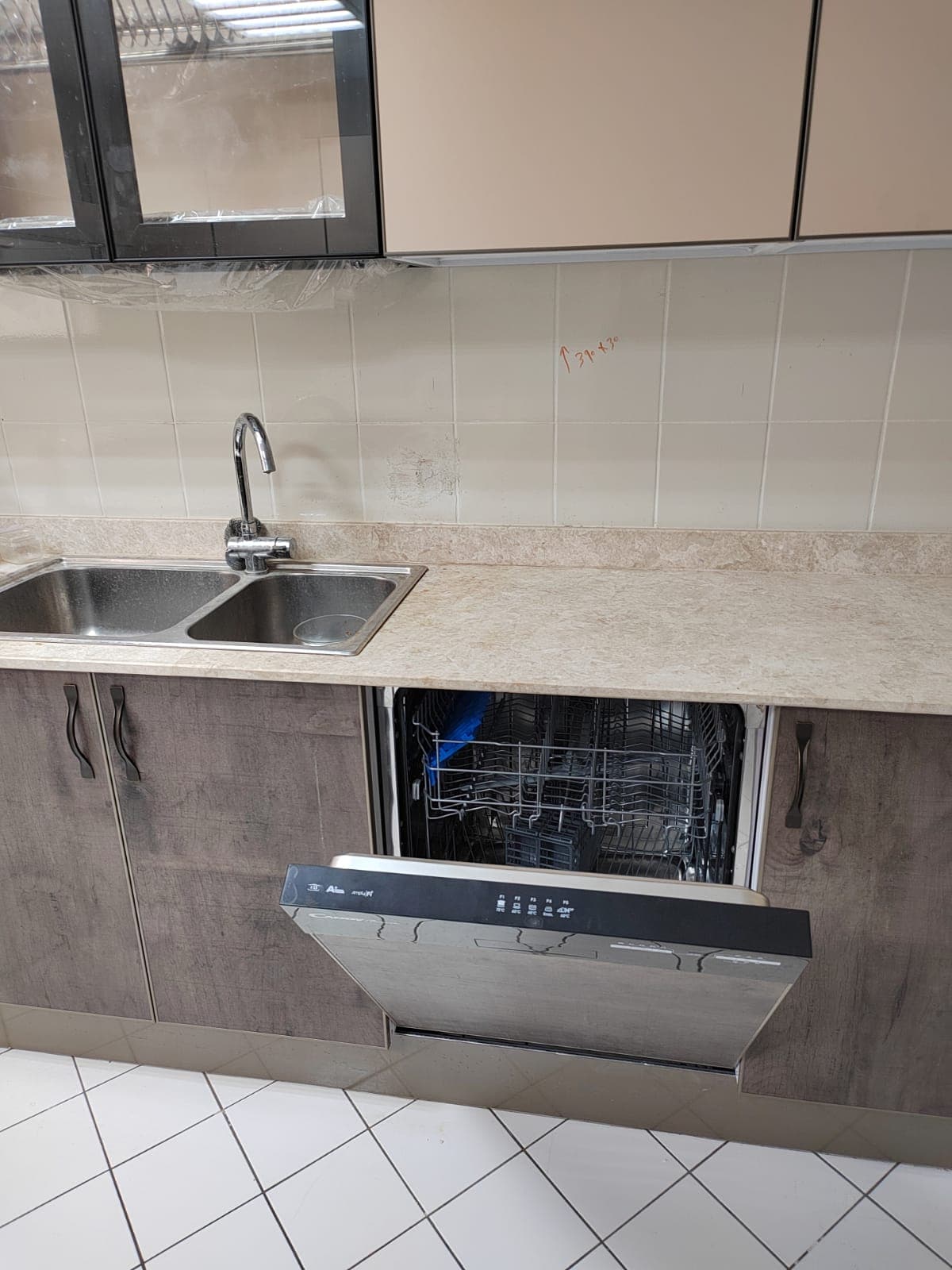 للإيجار دور كامل فى منطقة جابر الأحمد