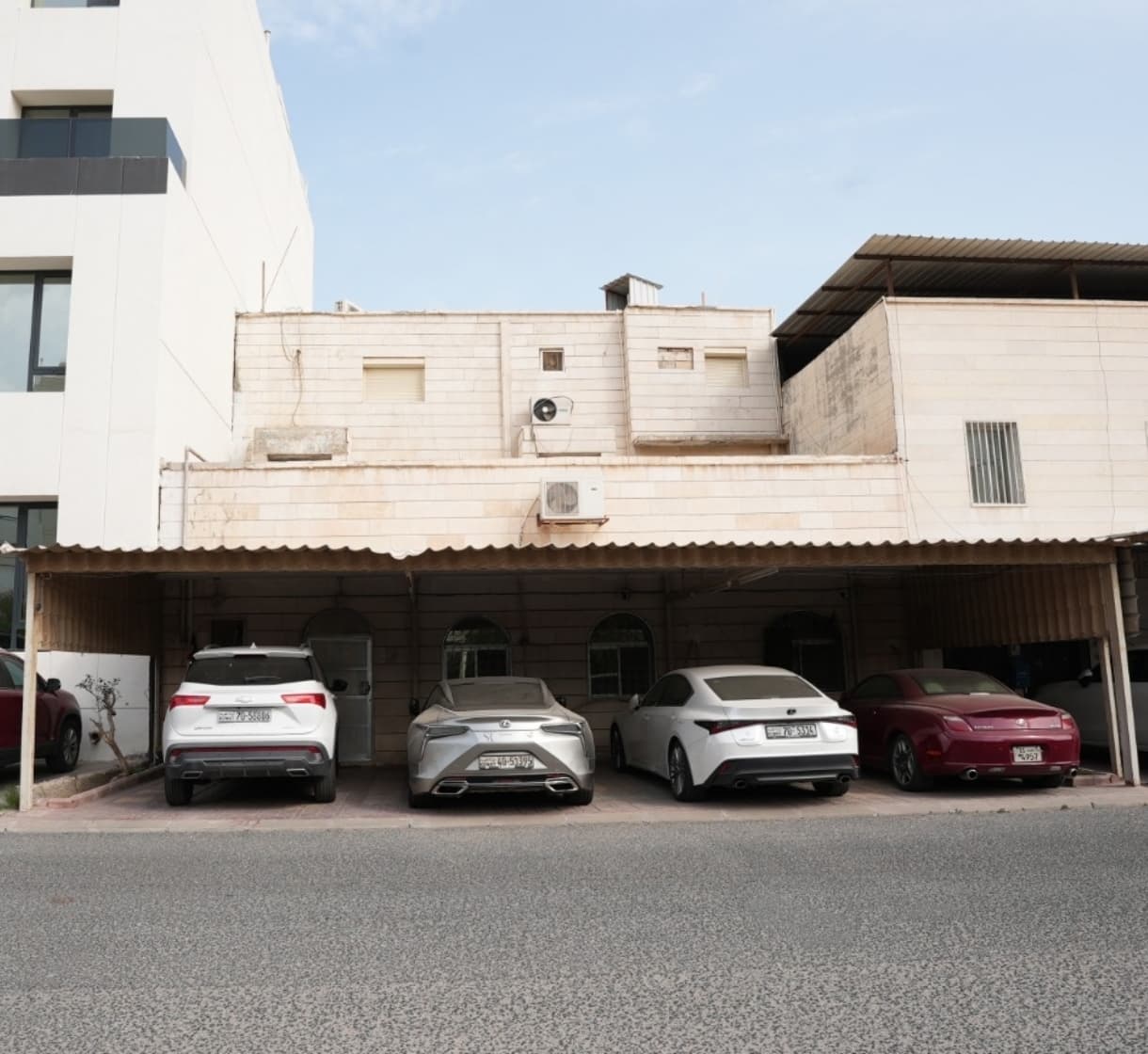 للبيع بيت حكومة فى منطقة بيان قطعة 9