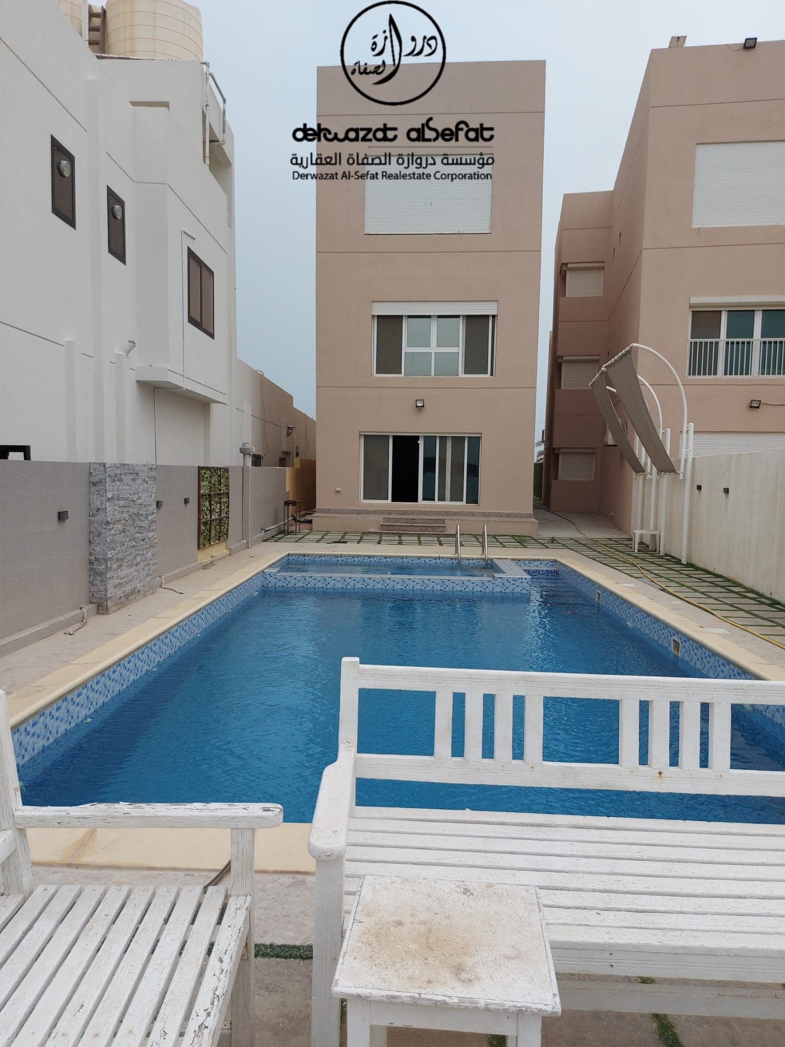 للإيجار شاليهين فى الخيران البحرية قطعه 1