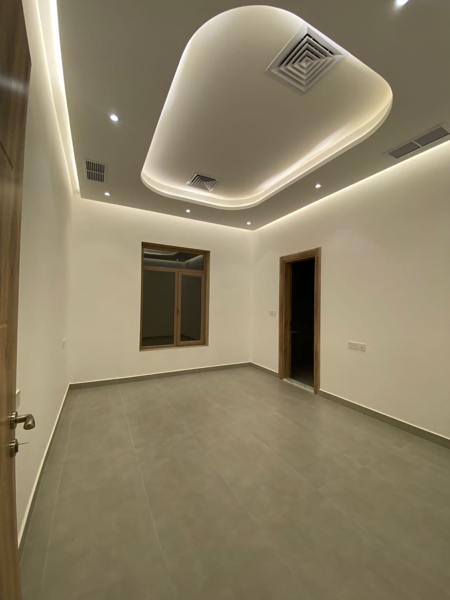 للإيجار دور أرضي بالزهراء مع حوش